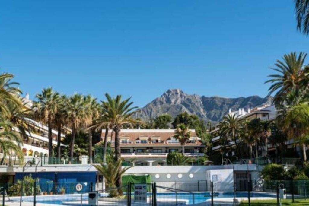 Clasico Estudio En Barrio De Lujo, A 5 Minutos Del Mar Marbella